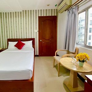 Gold Hotel, Saigon